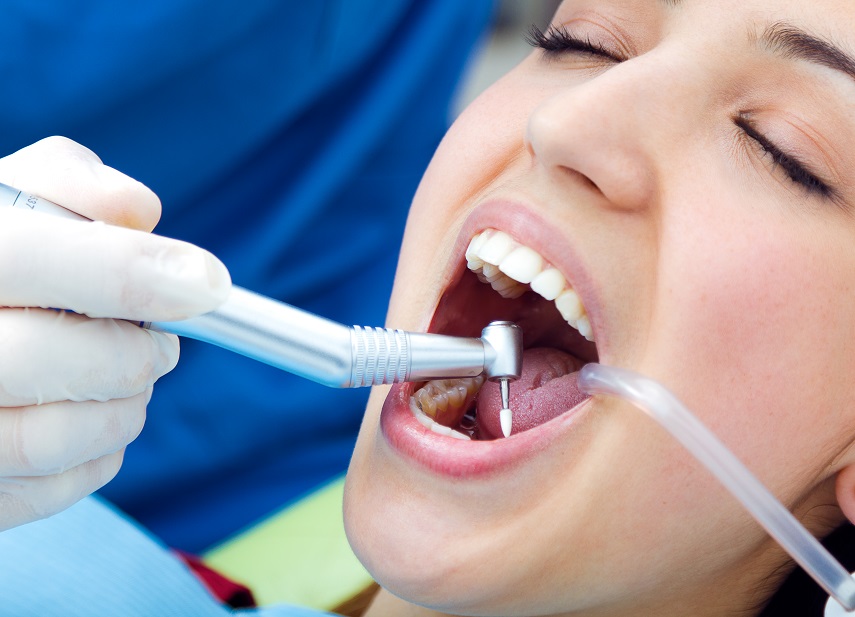 Sistema de agua y succión para limpieza dental profesional