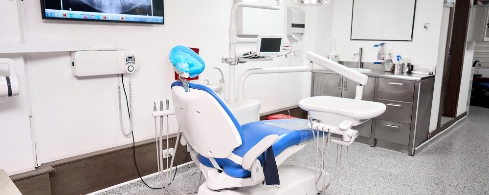 Sillón dental y sistema de succión para procedimientos