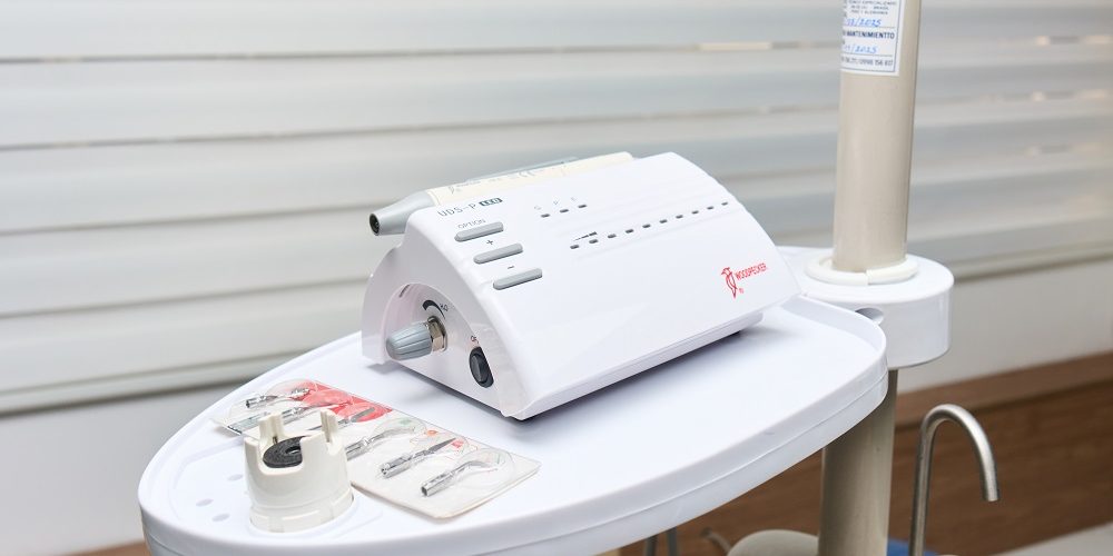 Instrumental odontológico esterilizado y organizado
